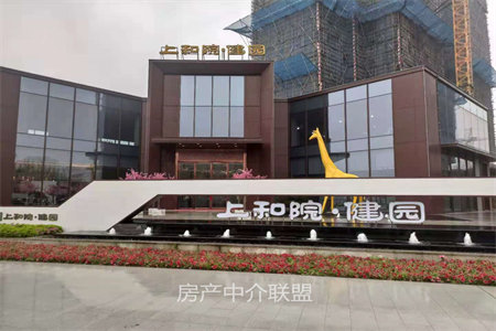 春秋阁4室1厅1卫102万102三楼设施全位置佳